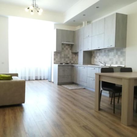 Apartment Lev Tolstoy 63 Chişinău Esterno foto