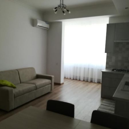 Apartment Lev Tolstoy 63 Chişinău Esterno foto