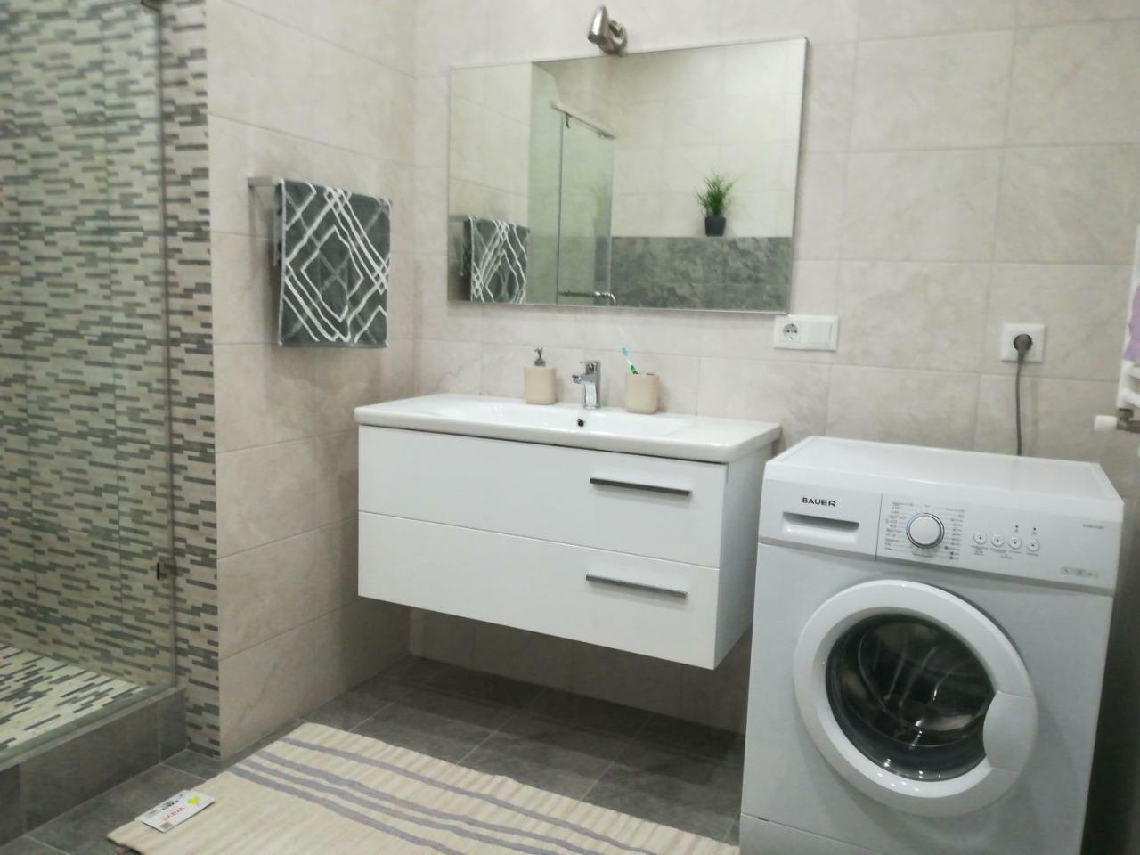 Apartment Lev Tolstoy 63 Chişinău Esterno foto